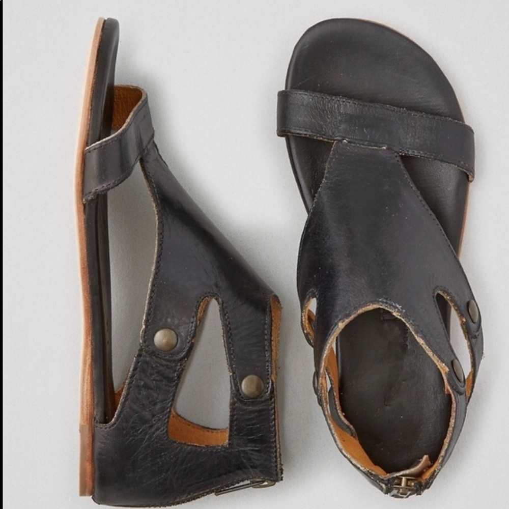 BNWOT stylish black sandals.